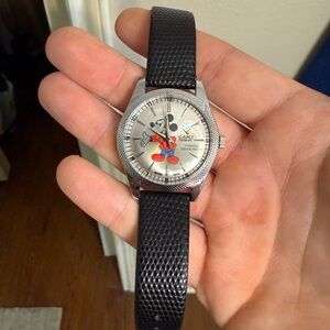Vintage 1978 Camy Disney Manual Mens Silver Watch W/Leather Strap & Red accents